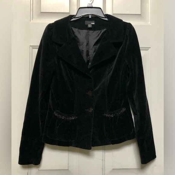 H&M WOMEN'S BLAZER VELVET BLACK SIZE 8 3 BUTTONS, 2 POCKETS , SLEEVES W/BUTTON - Picture 2 of 7